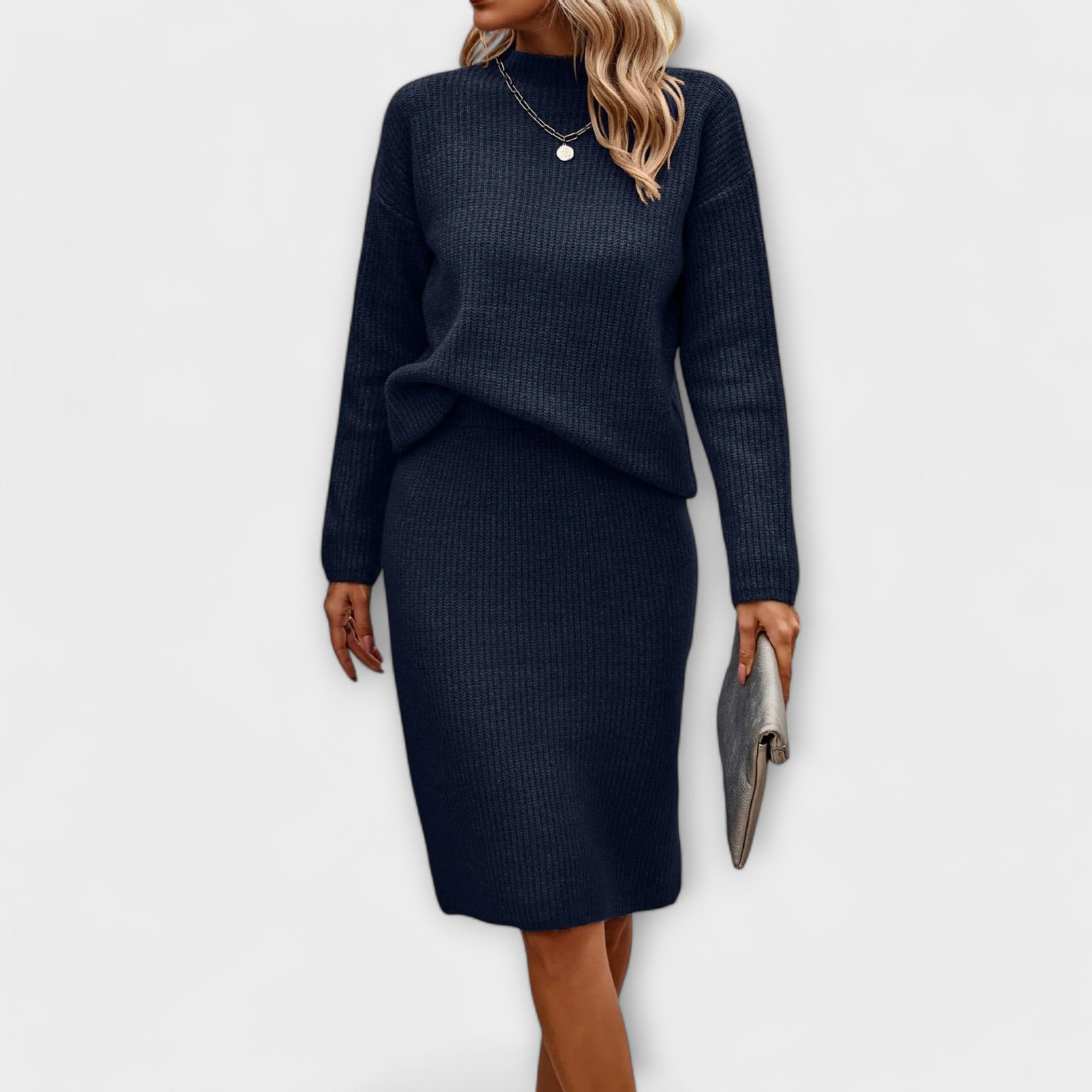 Complète avec un pull et une jupe deux pièces